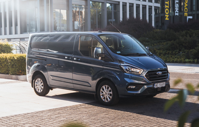 Ford Transit Custom and Tourneo Custom with innovative hybrid drive