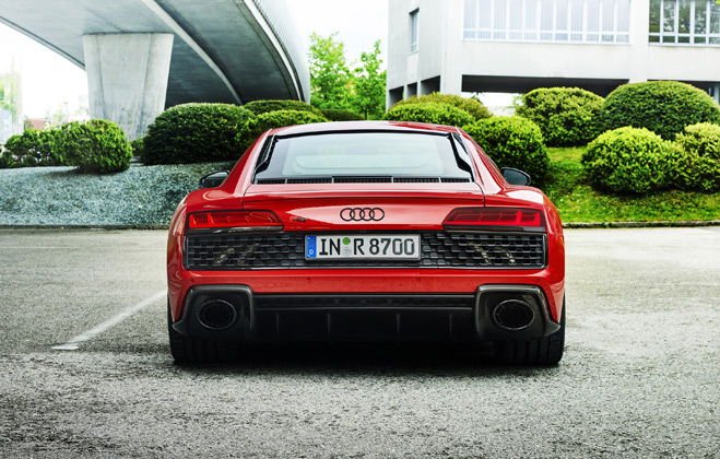 Audi R8 V10 Performance RWD развивает мощность 570 л.с.