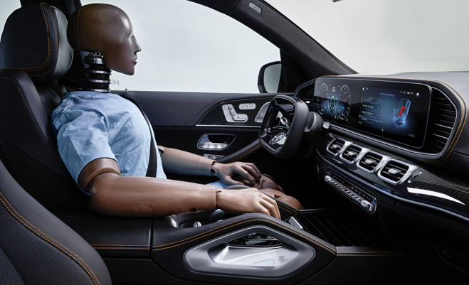 Mercedes of the future - a new dimension of car-environment connection