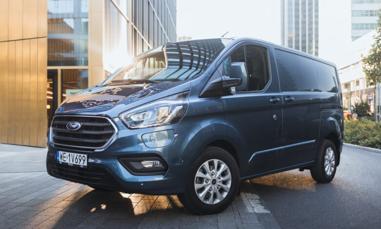 Ford Transit Custom and Tourneo Custom with innovative hybrid drive