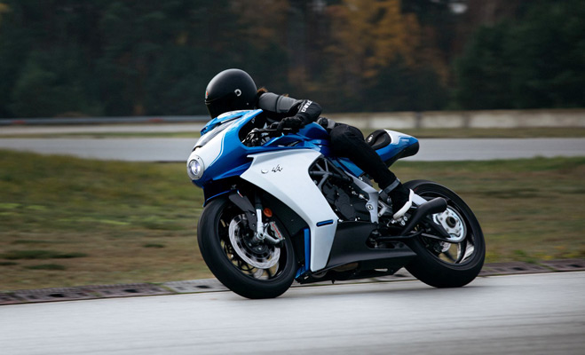 MV Agusta и Alpine представляют мотоцикл, вдохновленный Alpine A110.