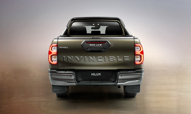 Новая Toyota Hilux — лучшие ходовые качества и новая версия Invincible