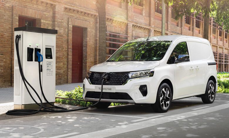Nissan начинает производство нового электромобиля Townstar в Европе