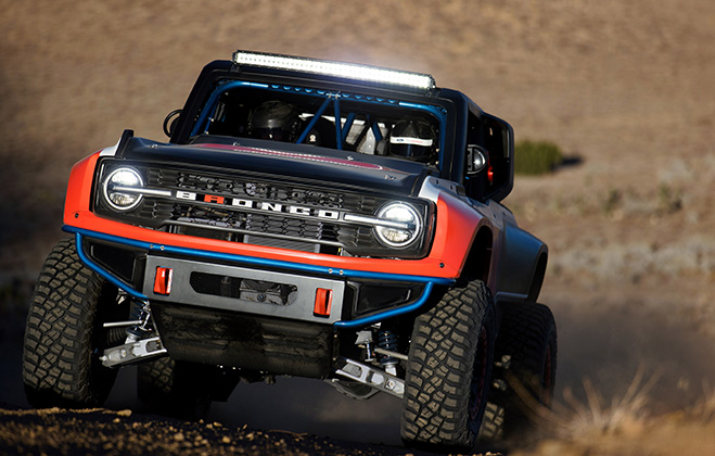 Ford introduces the Bronco DESERT RACER with over 400 hp.