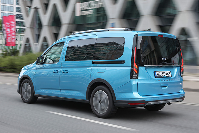 The 7-seater Ford Grand Tourneo Connect is suitable for the whole family.