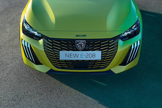 Electric Peugeot e-208 in the new version