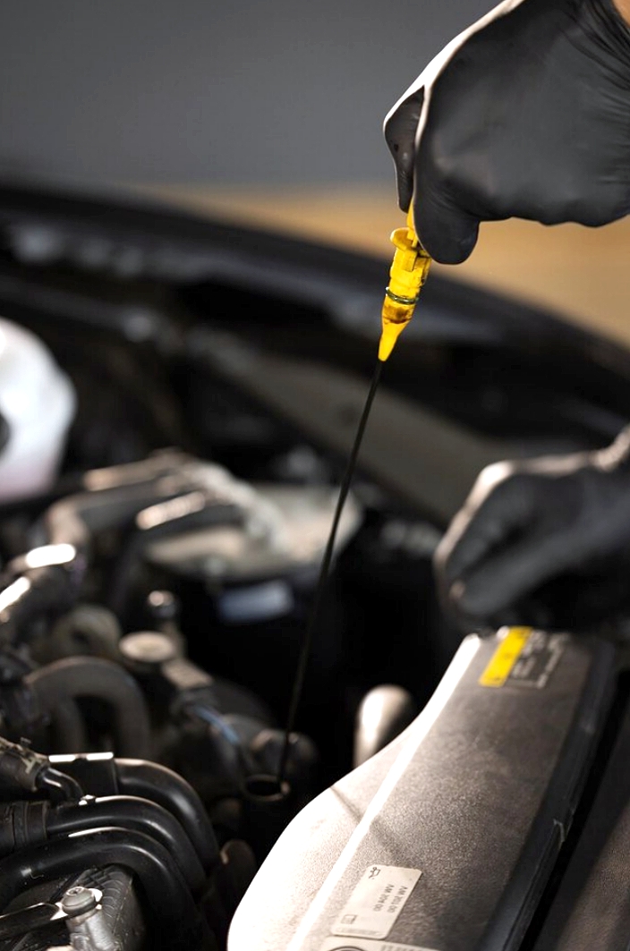 Как часто стоит менять масло в автомобиле?